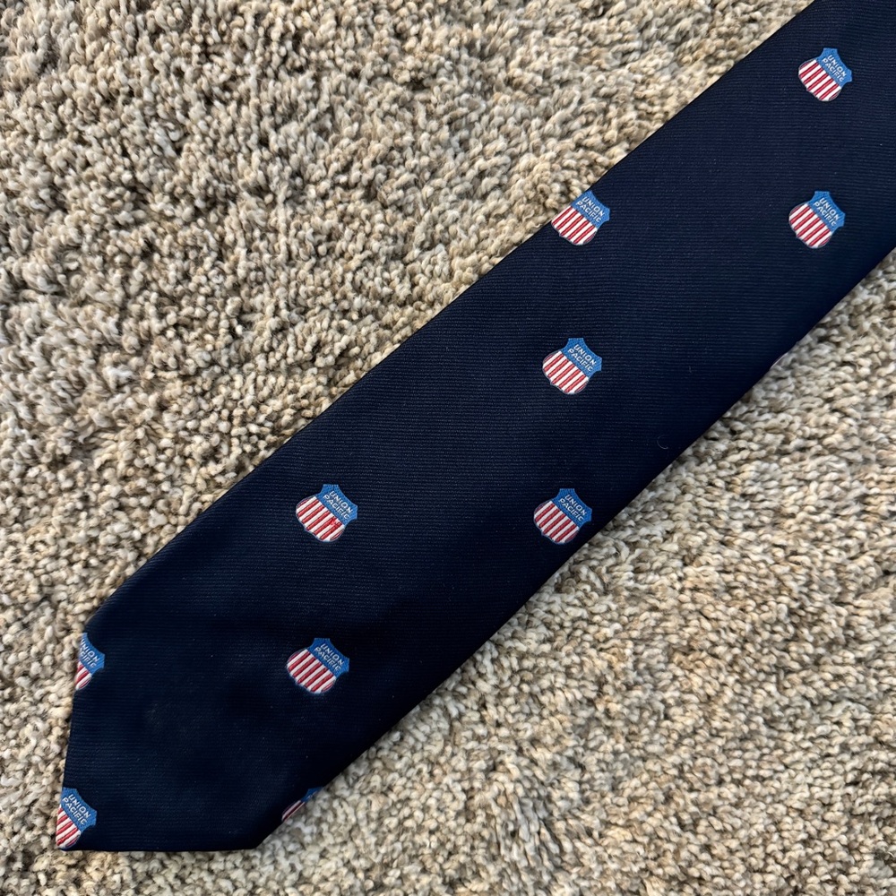 EUC The President Navy Blue Tie Necktie w/Union Pacific Logos - 50% Silk